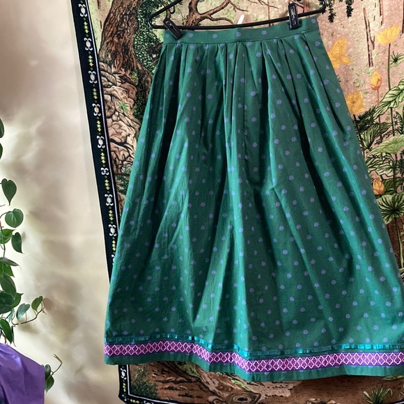 Green and purple dirndl set - Picture 3 of 7